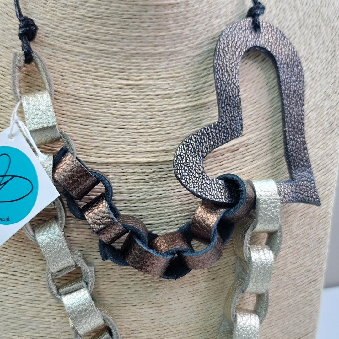 AMORE GOLDZoé Del Mar