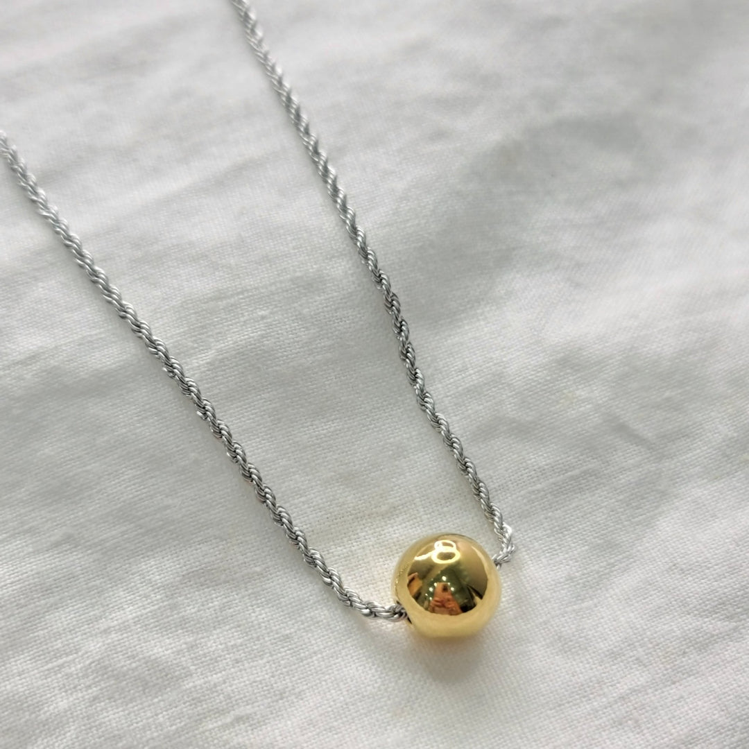 NOVACOLLARZoé Del Mar