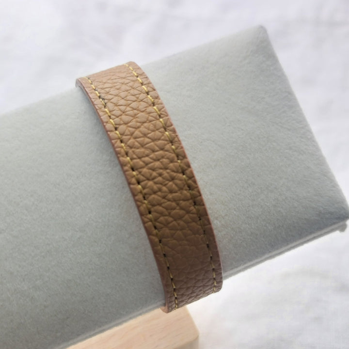 PULSERA EN CUEROPULSERAZoé Del Mar