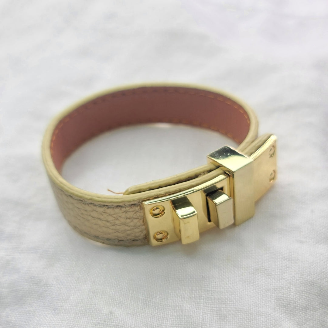 PULSERA EN CUEROPULSERAZoé Del Mar
