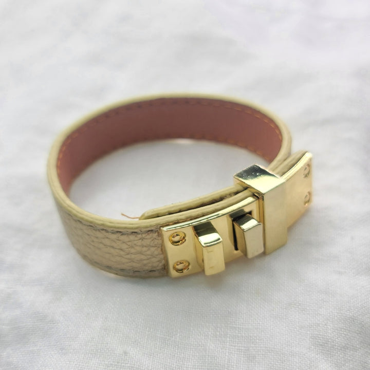 PULSERA EN CUEROPULSERAZoé Del Mar