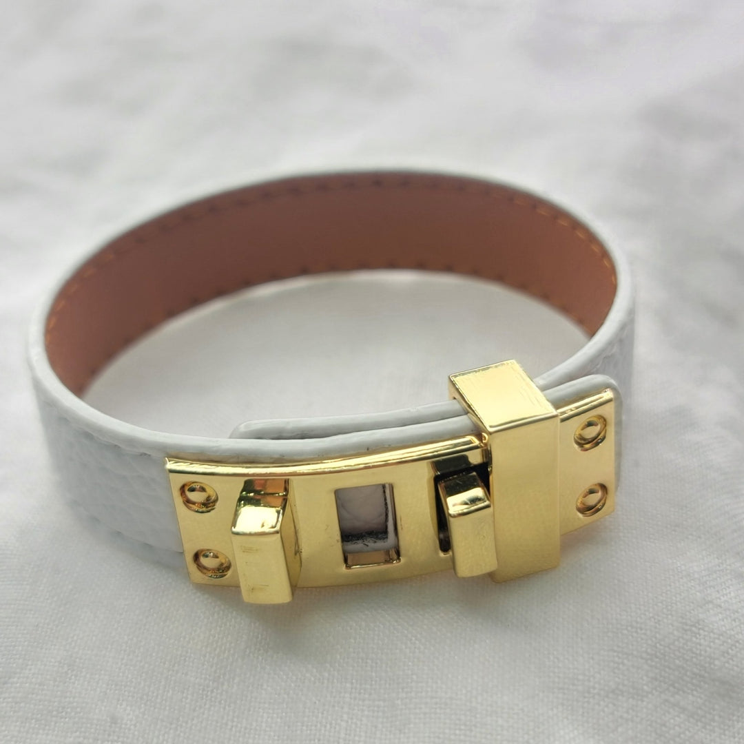 PULSERA EN CUEROPULSERAZoé Del Mar