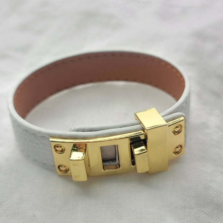 PULSERA EN CUEROPULSERAZoé Del Mar