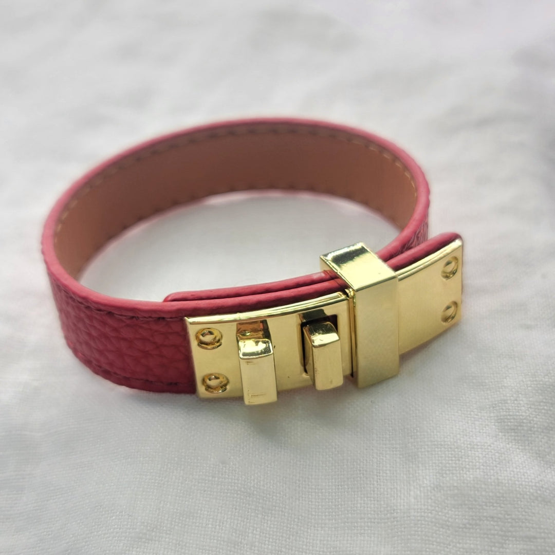 PULSERA EN CUEROPULSERAZoé Del Mar