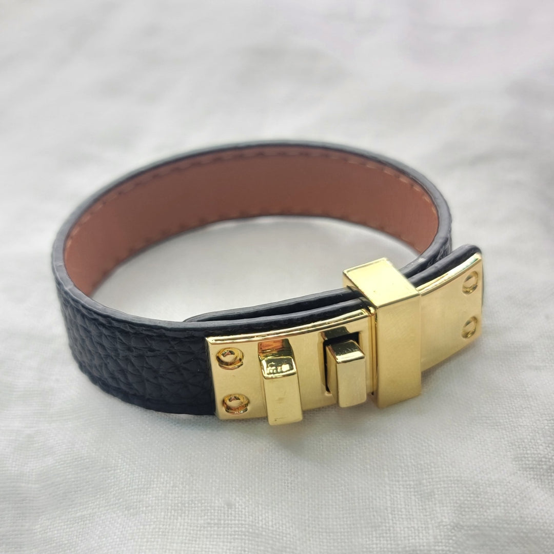 PULSERA EN CUEROPULSERAZoé Del Mar
