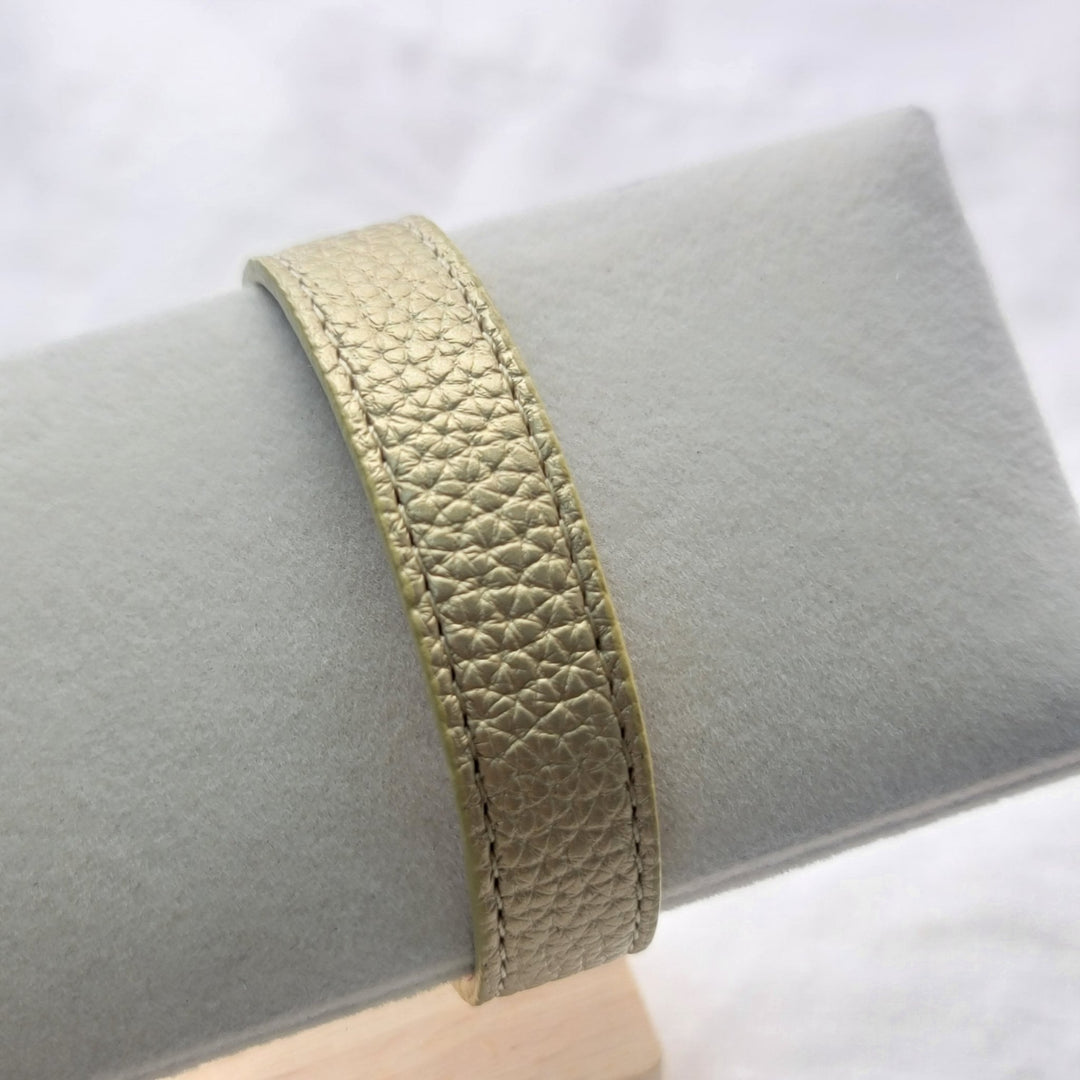 PULSERA EN CUEROPULSERAZoé Del Mar