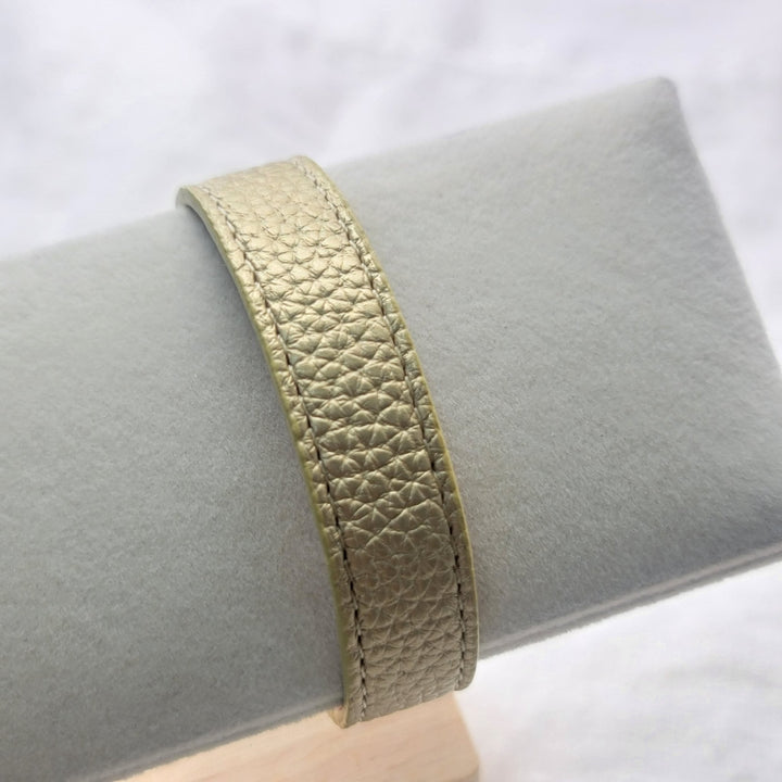 PULSERA EN CUEROPULSERAZoé Del Mar