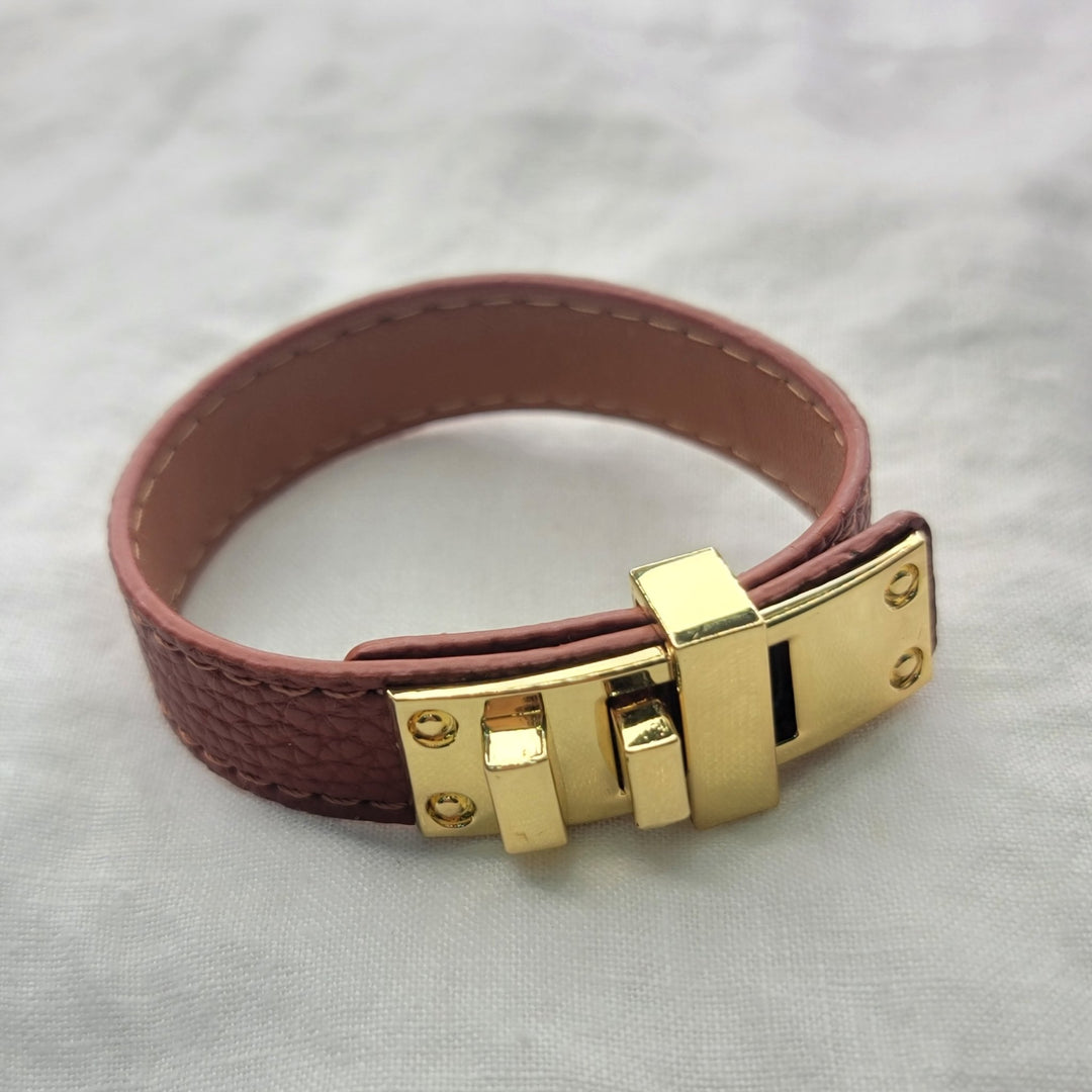 PULSERA EN CUEROPULSERAZoé Del Mar