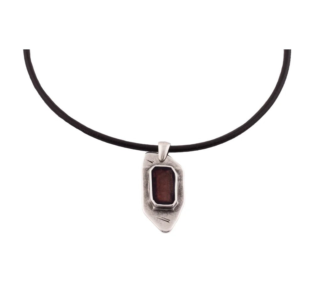 TALISMÁN CUERO GRANATEZoé Del Mar